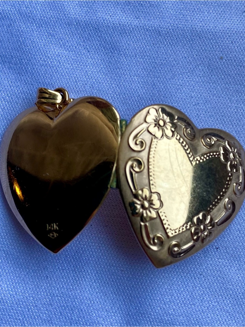 Vtg Solid 14K Gold Heart Locket Engraved Floral Shield Pendant Appx 5g Authentic - Picture 4 of 16
